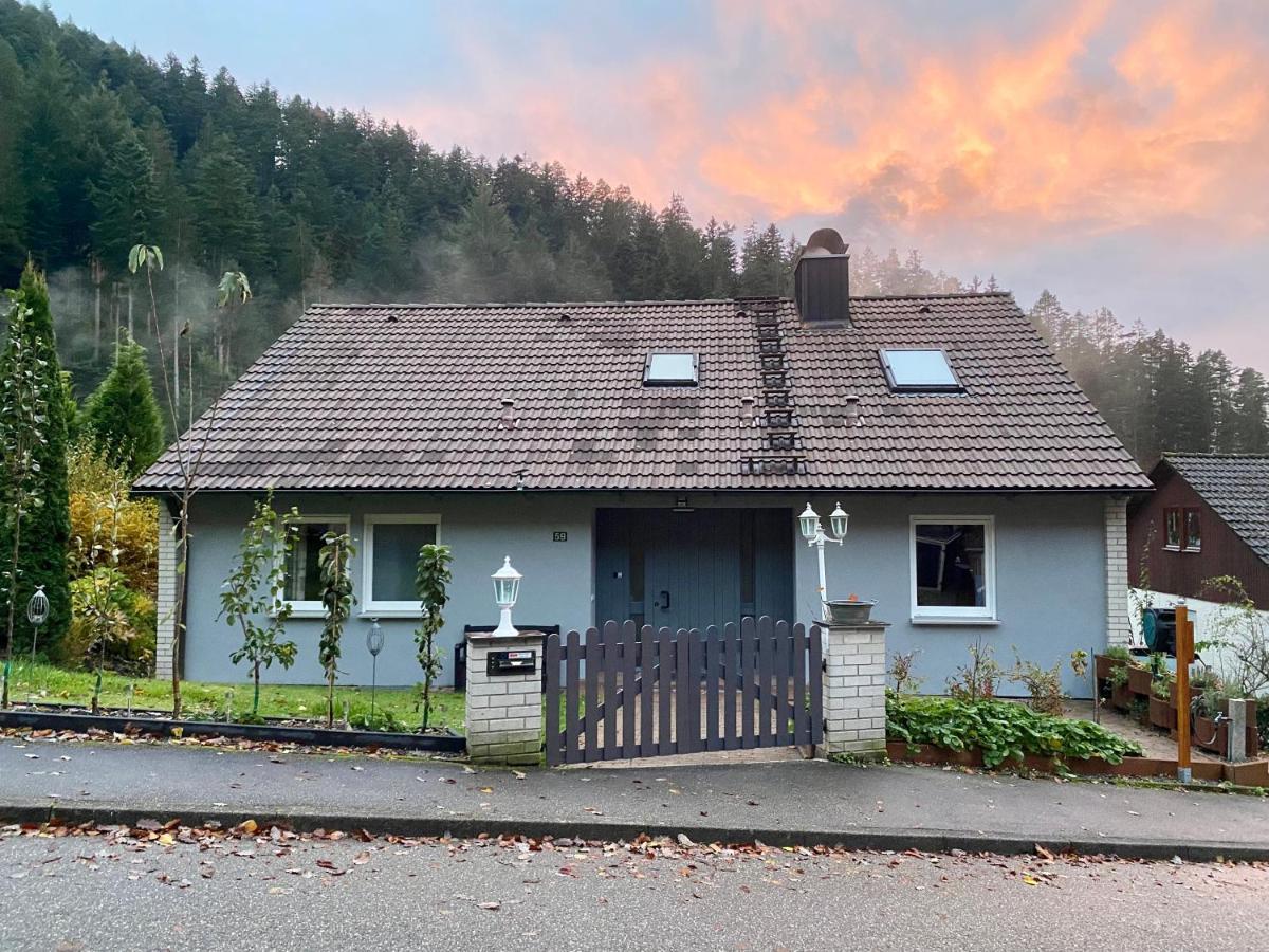 Ferienwohnung Zur Bierliebe - Mit Toller Aussicht Im Herzen Des Schwarzwaldes Хорнберг Екстериор снимка